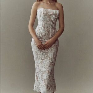 V. Chapman The Capulet Dress in White Chantilly Lace